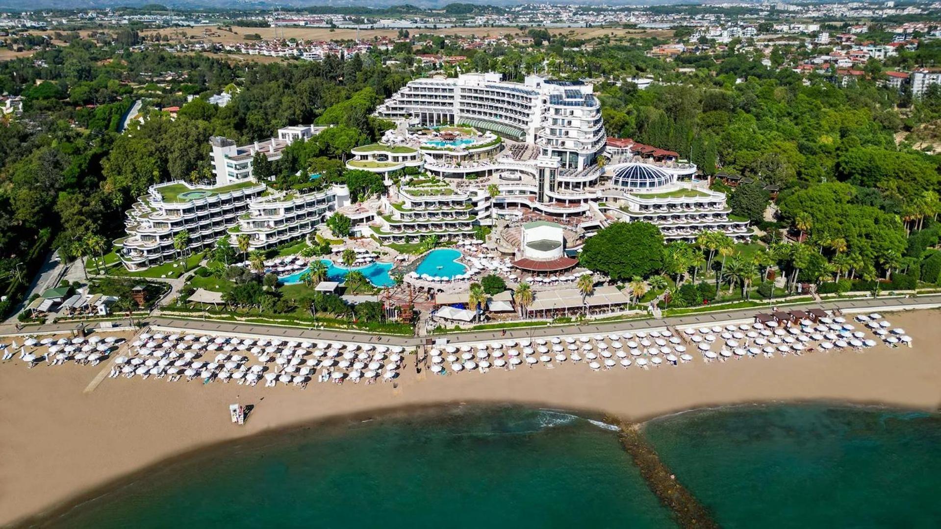 Sunrise Queen Luxury Resort Side